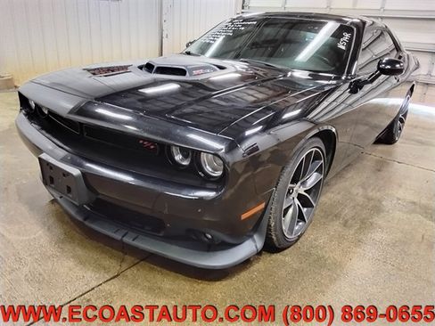 Used 2017 Dodge Challenger R/T Scat Pack RWD image 4