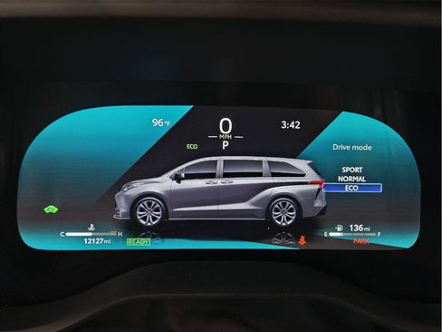 Used 2026 Toyota Sienna XSE FWD image 23