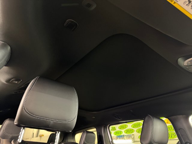 New 2026 Chrysler Pacifica Select AWD/4WD image 25