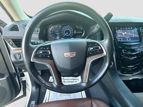 Used 2016 Cadillac Escalade Luxury RWD image 41