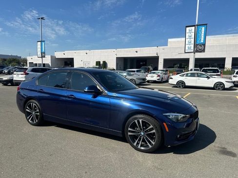 Used 2018 BMW 330i Sedan RWD image 2