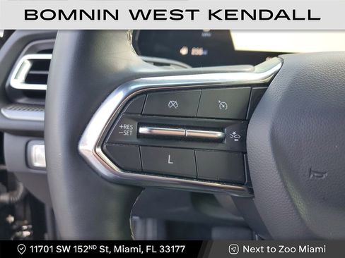 Used 2025 Chevrolet Traverse LT image 29