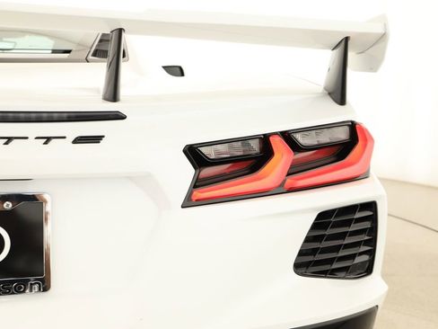 Used 2021 Chevrolet Corvette Stingray Preferred Cpe w/ Z51 Performance Package image 29