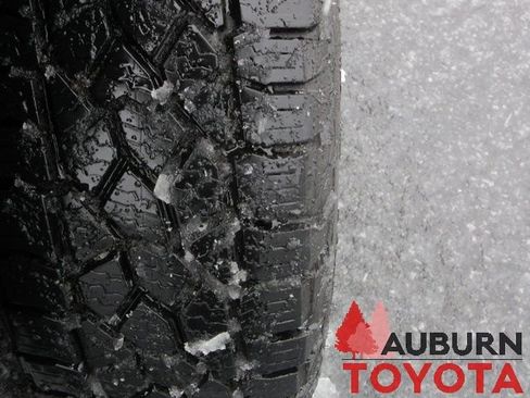 Used 2023 Nissan Rogue S image 5