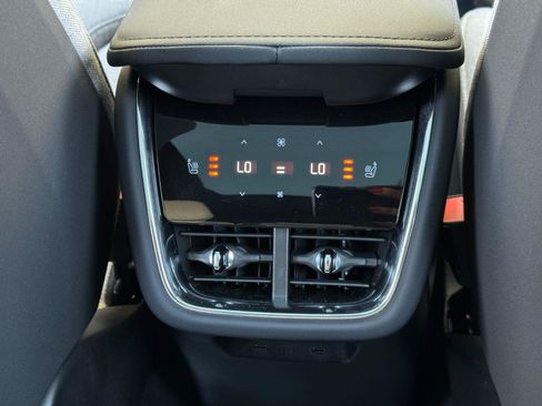 Used 2025 Volvo EX90 Ultra AWD/4WD image 30