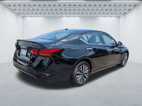 Used 2025 Nissan Altima 2.5 SV FWD image 4