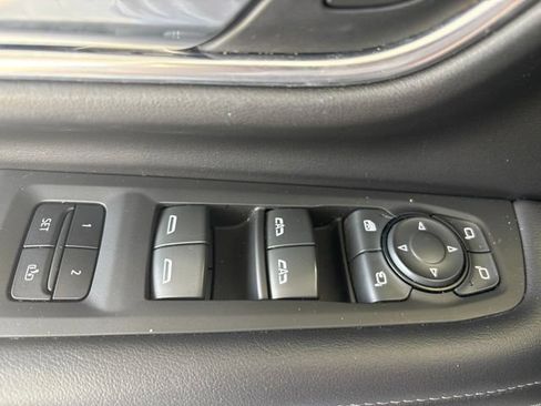 Used 2021 Chevrolet Suburban LT w/ LT Signature Package RWD image 16