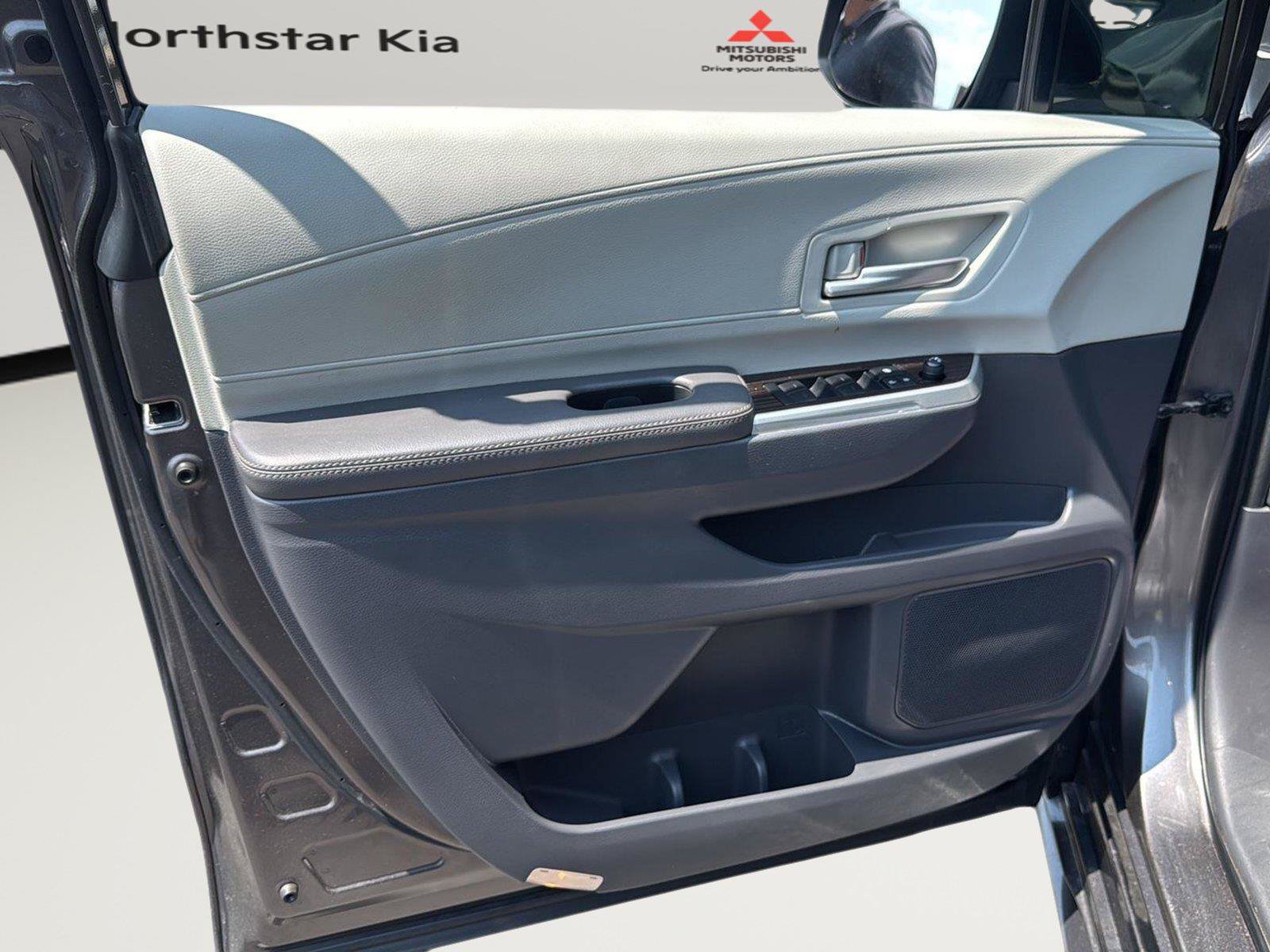 Used 2023 Toyota Sienna XLE FWD image 29