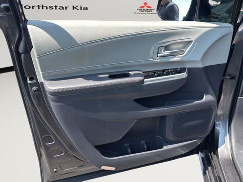 Used 2023 Toyota Sienna XLE FWD image 29