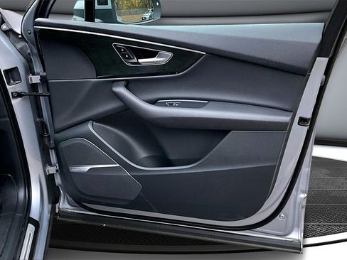 Used 2020 Audi Q7 3.0T Premium Plus image 25