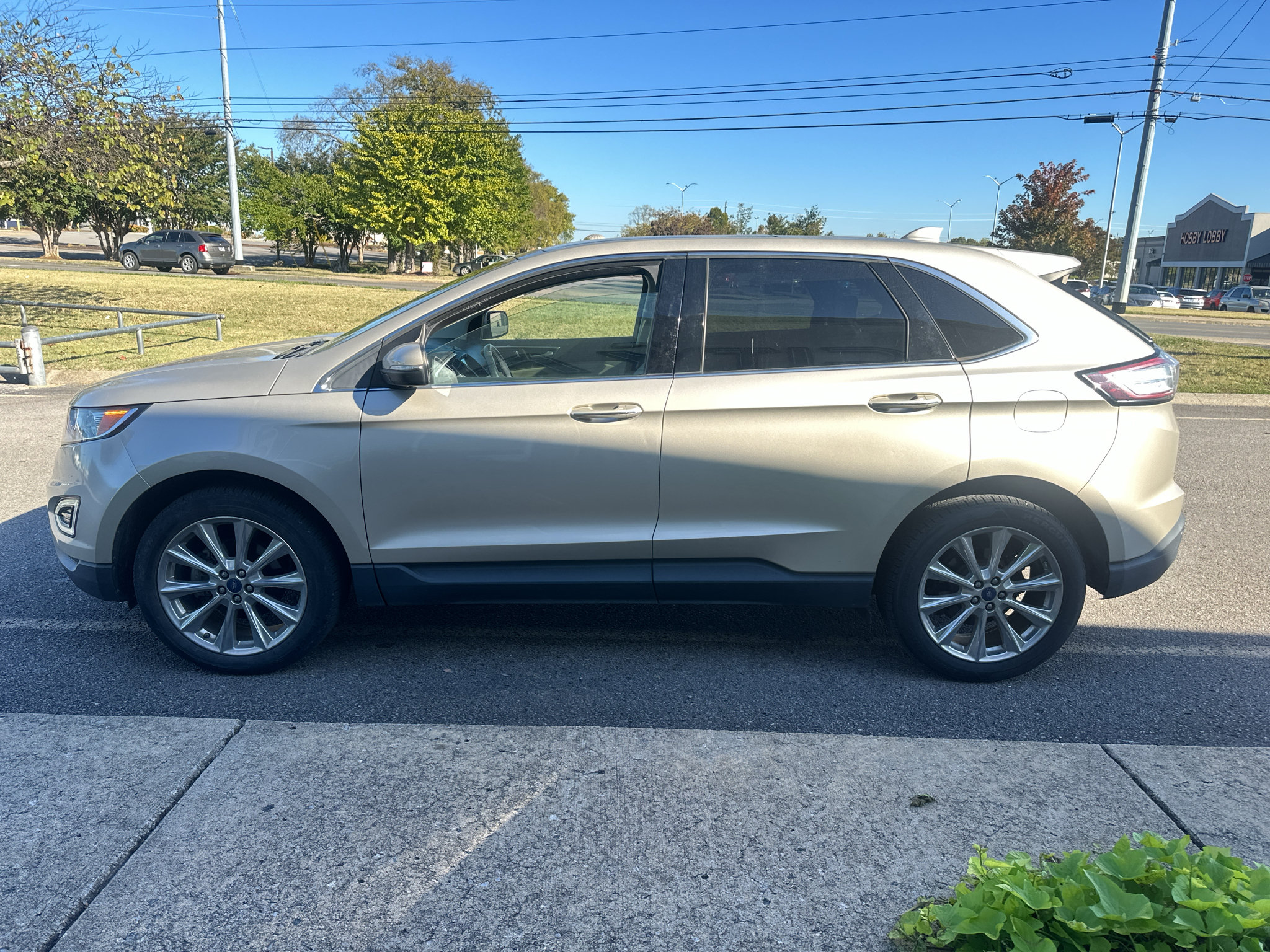 Used 2017 Ford Edge Titanium w/ Equipment Group 301A FWD image 7