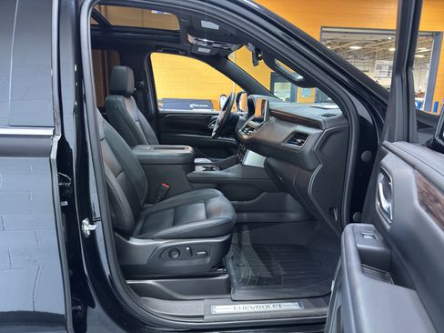 Used 2023 Chevrolet Tahoe LT w/ Luxury Package AWD/4WD image 19