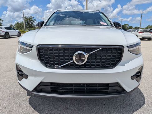 Used 2024 Volvo XC40 B5 Ultimate w/ Protection Package Premier AWD/4WD image 3