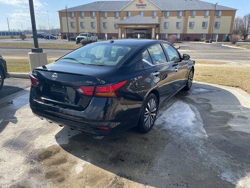 Used 2024 Nissan Altima 2.5 SV image 5