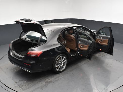 Used 2021 Mercedes-Benz E 450 4MATIC Sedan w/ Premium Package image 25