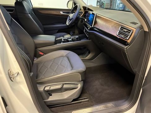 Certified 2024 Volkswagen Atlas SE FWD image 11