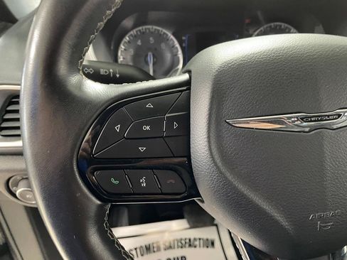 Used 2020 Chrysler Pacifica Touring-L AWD/4WD image 27