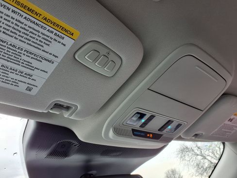 Used 2025 Ford Explorer Active w/ Active Comfort Package image 17