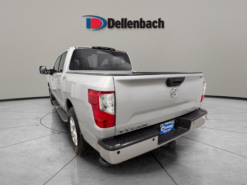 Used 2018 Nissan Titan SV w/ SV Convenience Package AWD/4WD image 3