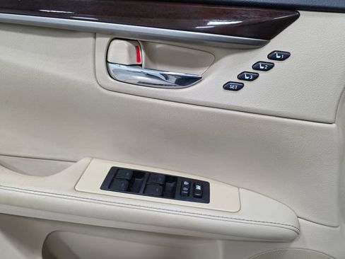 Used 2013 Lexus ES 350 w/ Luxury Pkg FWD image 28
