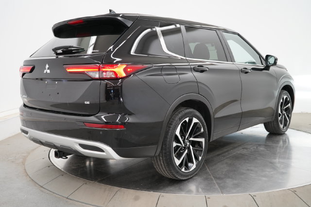 Used 2023 Mitsubishi Outlander SE AWD/4WD image 7