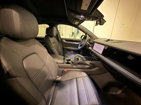 Used 2024 Porsche Cayenne Coupe AWD/4WD image 33