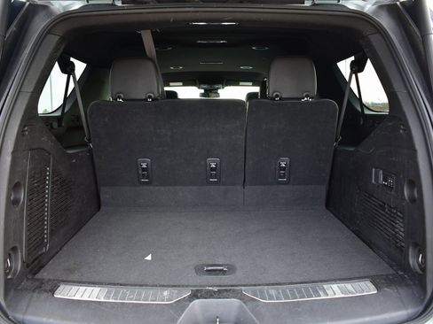 Used 2023 Chevrolet Suburban Premier image 28