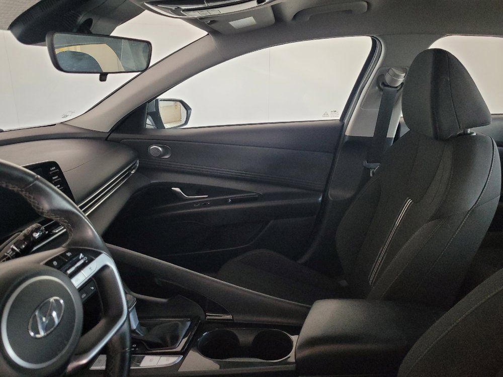 Used 2021 Hyundai Elantra SEL w/ Convenience Package FWD image 17