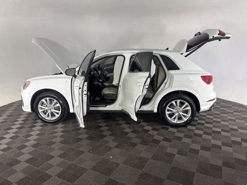 Used 2021 Audi Q3 2.0T Premium w/ Convenience Package AWD/4WD image 9