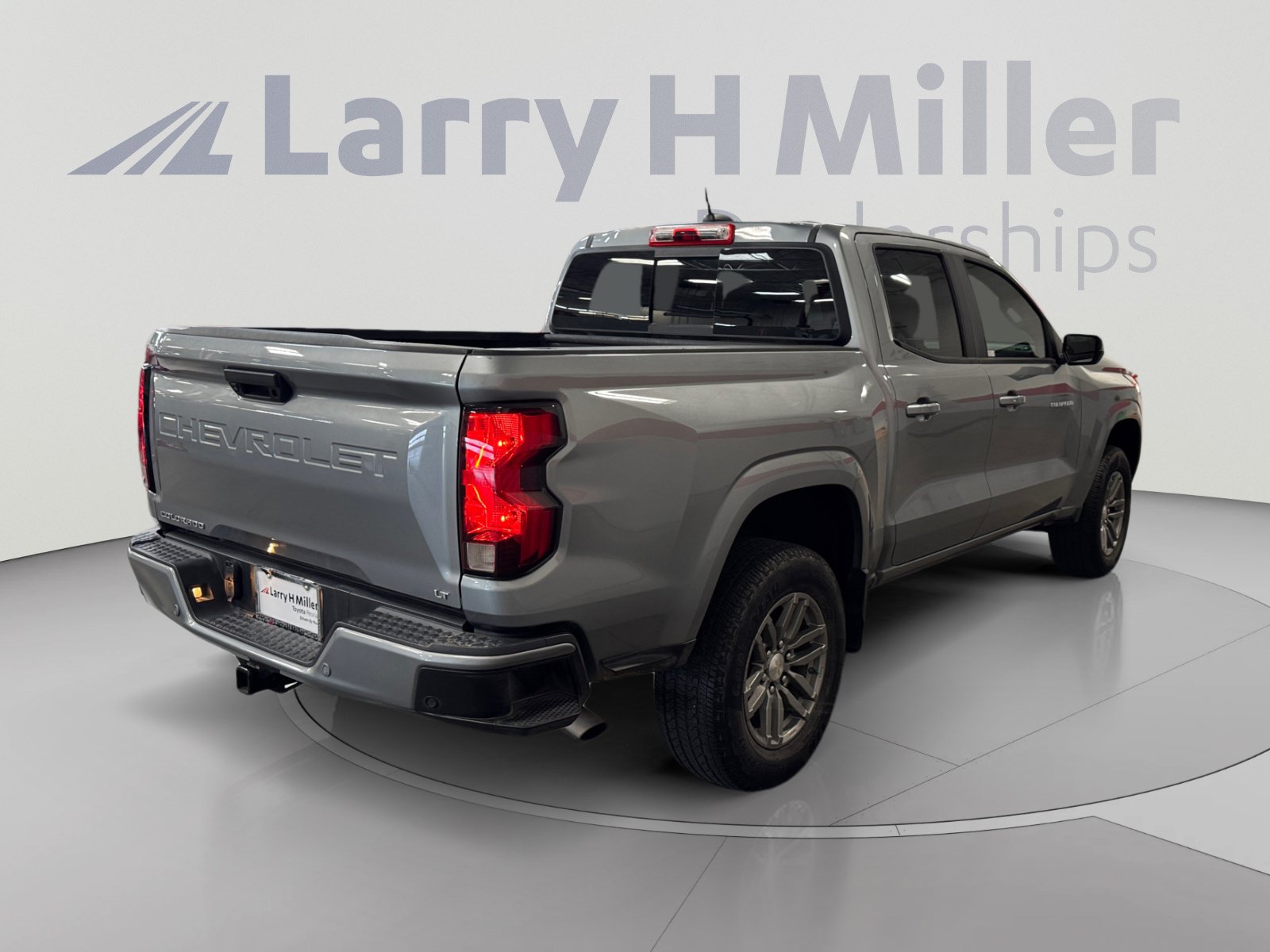 Used 2024 Chevrolet Colorado LT w/ LT Convenience Package II RWD image 5