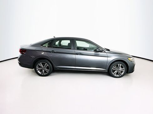 Used 2024 Volkswagen Jetta SE image 10