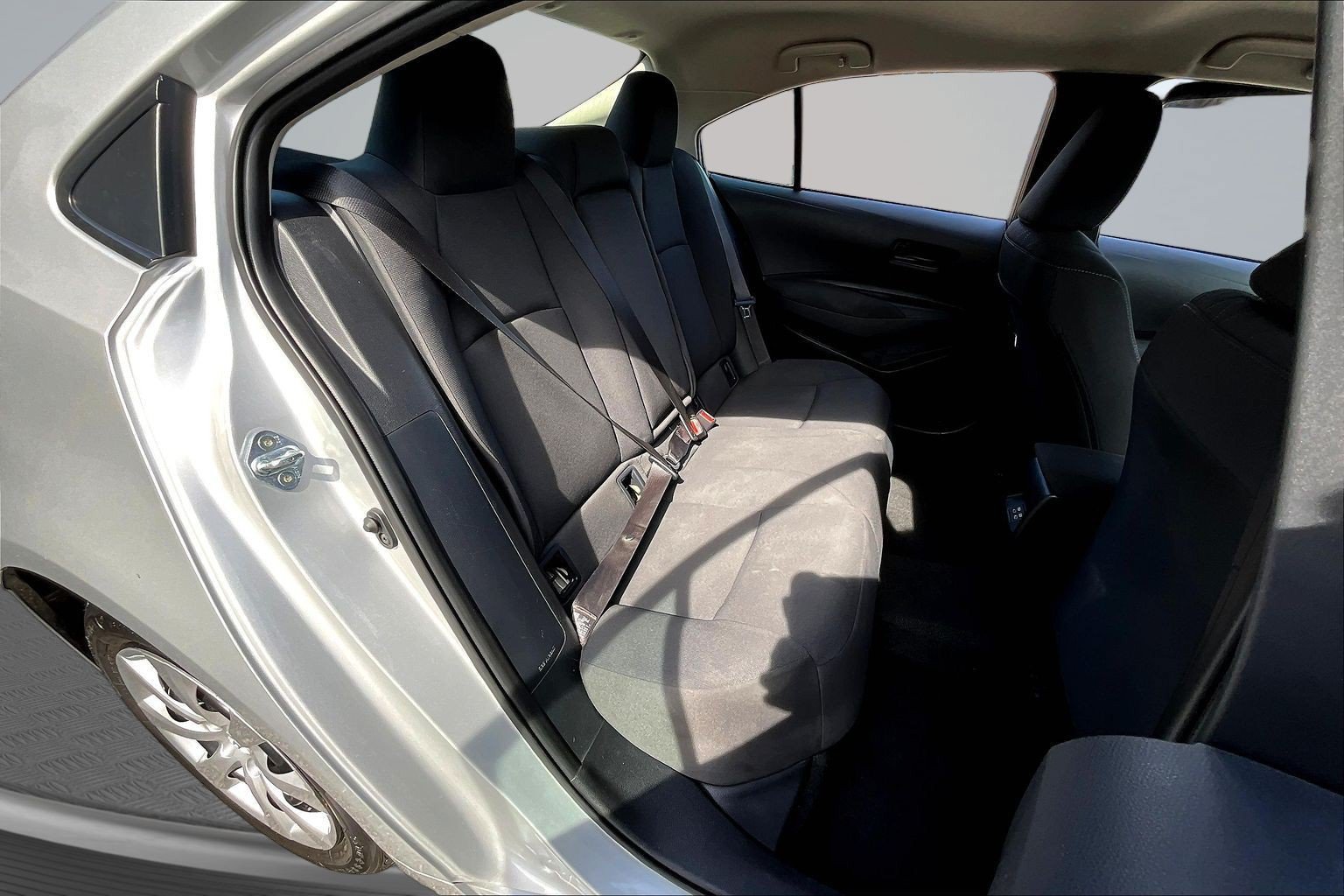 Used 2025 Toyota Corolla LE w/ Convenience Package FWD image 21
