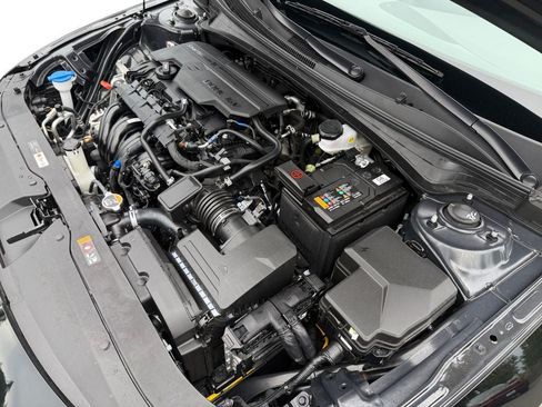 Used 2024 Hyundai Elantra SEL FWD image 30