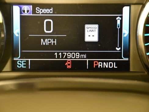 Used 2018 Chevrolet Suburban LT image 19