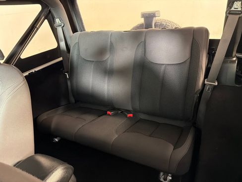 Used 2017 Jeep Wrangler Sport AWD/4WD image 17