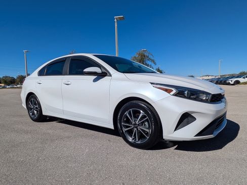 Certified 2022 Kia Forte LXS w/ LXS Technology Package image 2