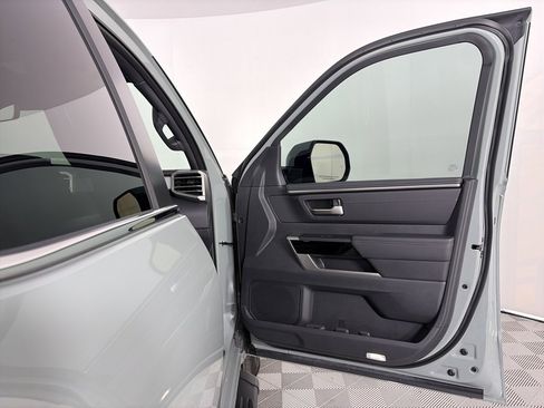 Used 2025 Toyota Tundra Limited image 30