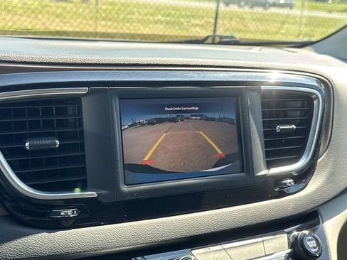 Used 2023 Chrysler Voyager LX FWD image 19