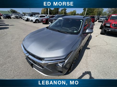 Certified 2025 Chevrolet Trax LT FWD image 19