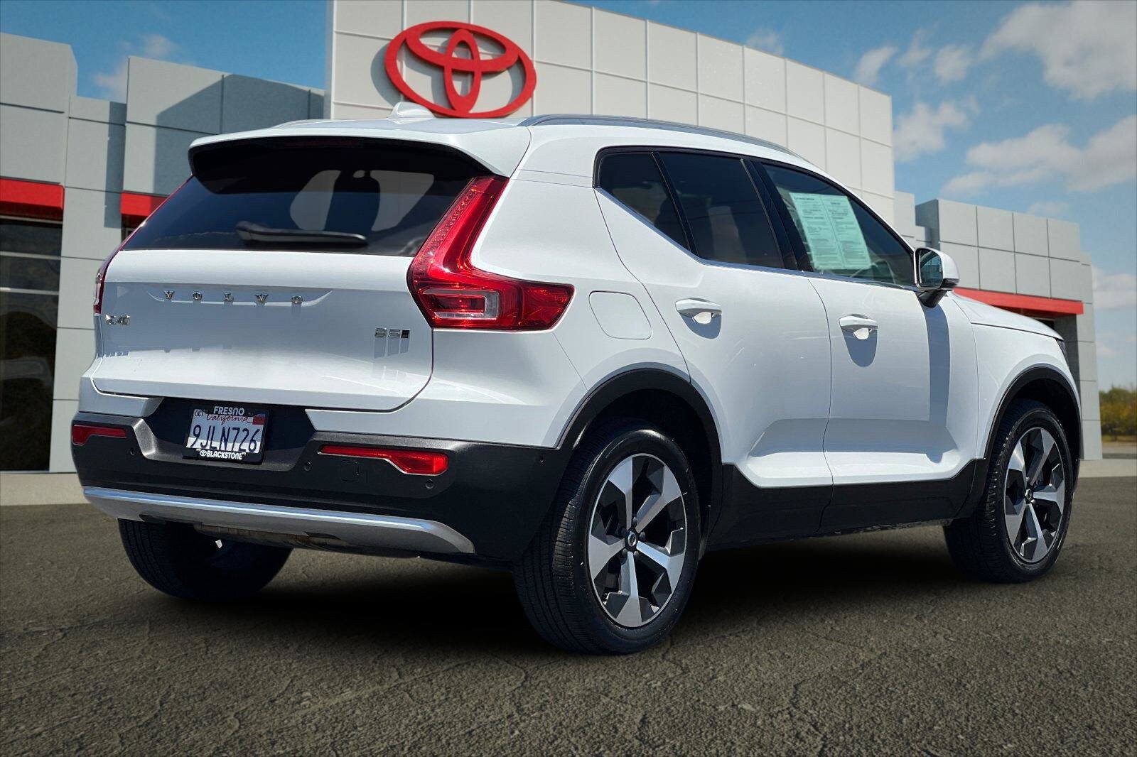 Used 2024 Volvo XC40 B5 Plus AWD/4WD image 3