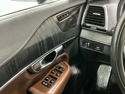 Used 2022 Volvo XC90 T6 Inscription w/ Advanced Package image 15