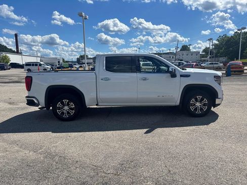 Used 2025 GMC Sierra 1500 SLT AWD/4WD image 6