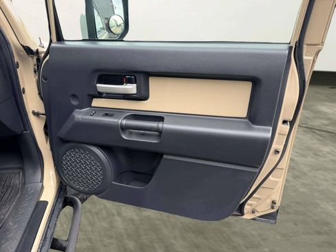 Used 2012 Toyota FJ Cruiser 4WD w/ Upgrade Pkg image 23
