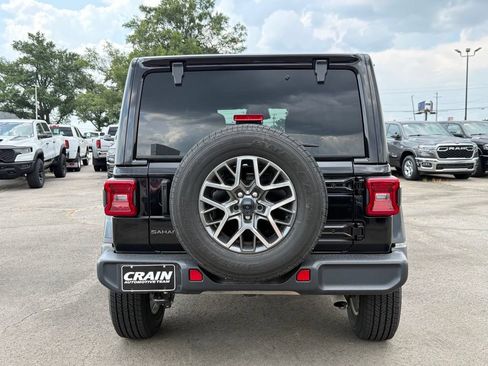 Used 2025 Jeep Wrangler Unlimited Sahara AWD/4WD image 6