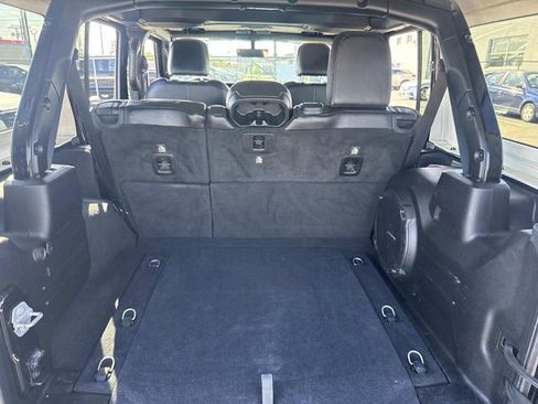 Used 2018 Jeep Wrangler Unlimited Sahara AWD/4WD image 5
