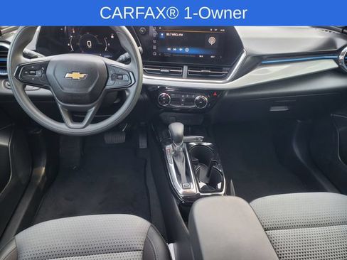 Used 2025 Chevrolet Trax LT FWD image 22