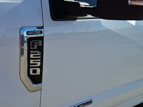 Used 2022 Ford F250 XL w/ STX Appearance Package AWD/4WD image 11