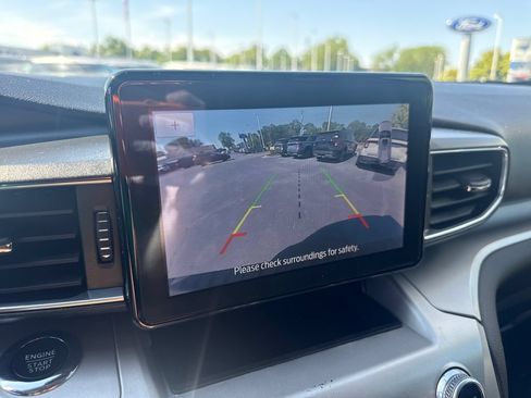 Used 2022 Ford Explorer XLT w/ Equipment Group 202A AWD/4WD image 34