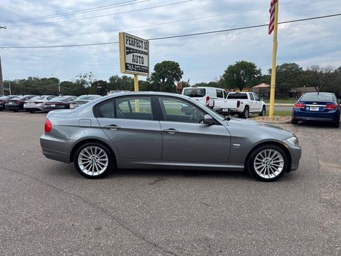 Used 2011 BMW 328i xDrive Sedan AWD/4WD image 3