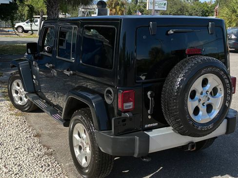 Used 2015 Jeep Wrangler Unlimited Sahara w/ Connectivity Group AWD/4WD image 7